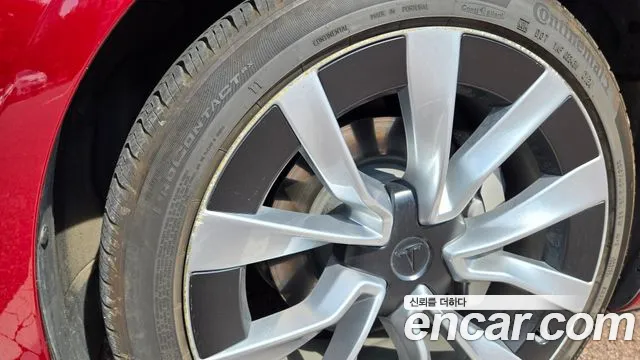 Tesla Model 3 — Фото автомобиля 3
