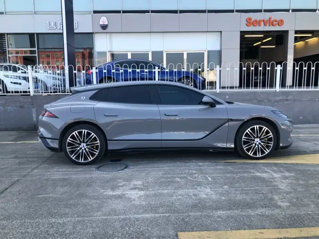 Denza Z9GT — Фото автомобиля 8