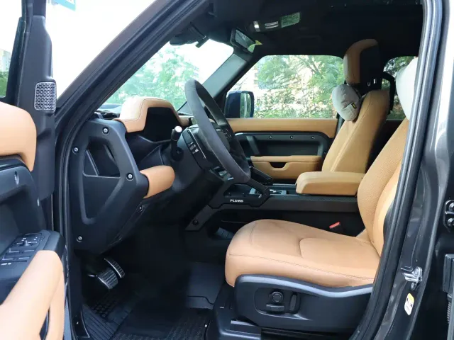 Land Rover Defender — Фото автомобиля 11