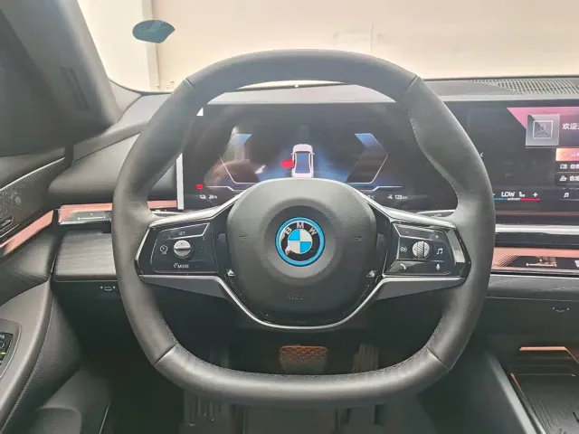 BMW i5 — Фото автомобиля 12