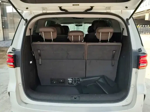 Roewe iMAX8 — Фото автомобиля 18