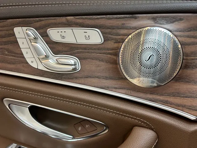Mercedes-Benz E-Class — Фото автомобиля 6