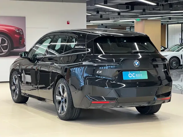 BMW iX — Фото автомобиля 5