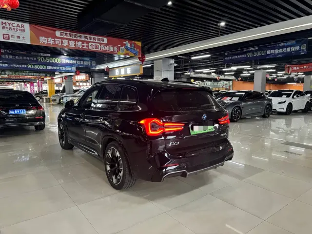BMW iX3 — Фото автомобиля 8
