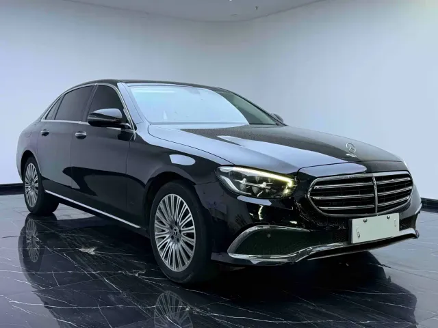 Mercedes-Benz E-Class — Фото автомобиля 3