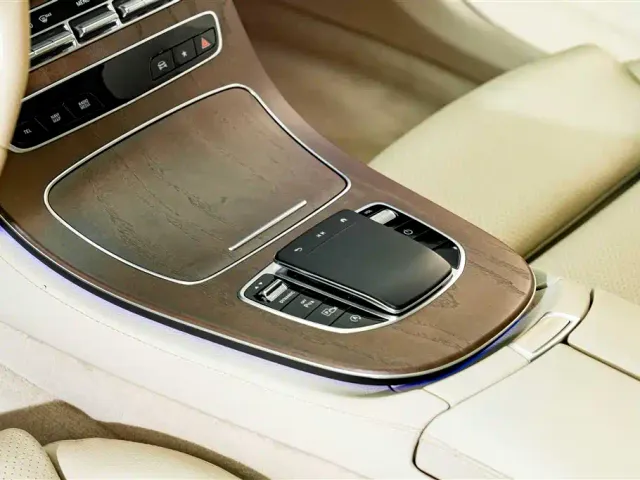 Mercedes-Benz E-Class — Фото автомобиля 11