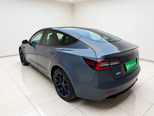 Tesla Model 3 — Фото автомобиля 24