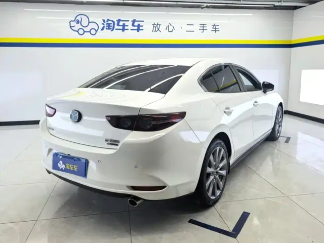 Mazda Axela — Фото автомобиля 3