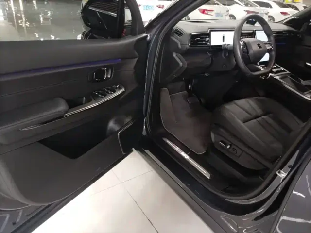 Nio ES8 — Фото автомобиля 15
