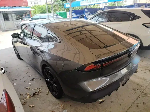 Changan Changan UNI-V 2022 1.5T Premium Model — Фото автомобиля 4