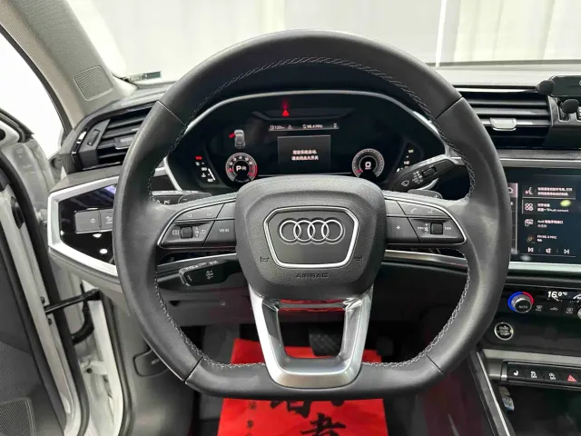 Audi Q3 — Фото автомобиля 8