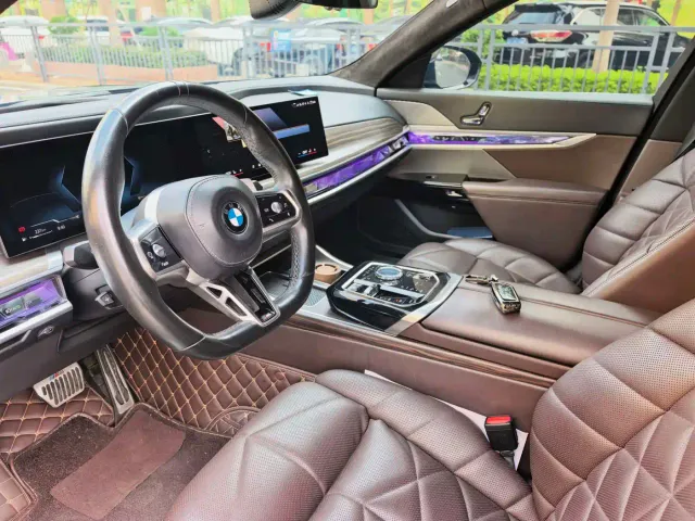 BMW 7 Series — Фото автомобиля 10