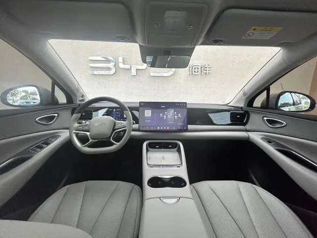 BYD Sealion 06 — Фото автомобиля 10