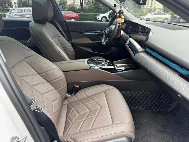 BMW 5 Series — Фото автомобиля 12