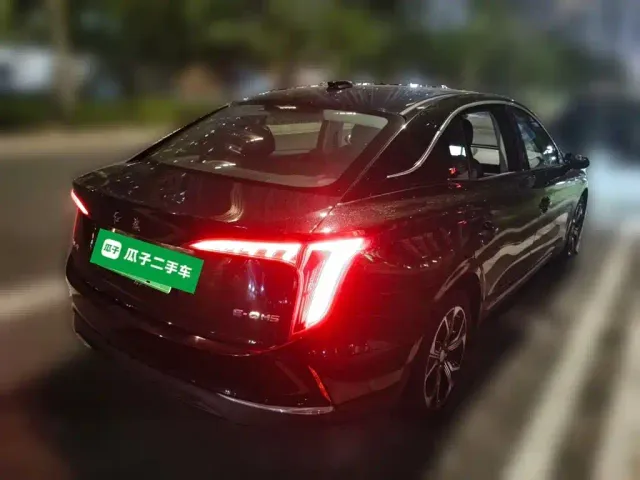 Hongqi E-QM5 — Фото автомобиля 4