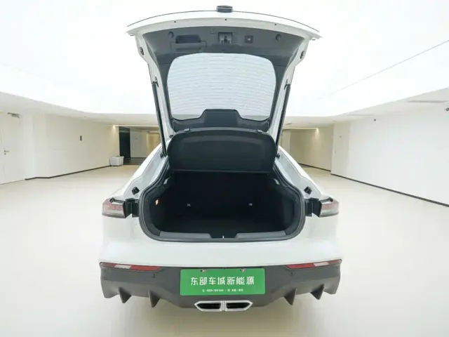 Changan Changan UNI-V iDD 2024 Blue Whale Smart iDD 136km Smart Cool — Фото автомобиля 6