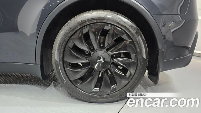 Tesla Model Y — Фото автомобиля 6