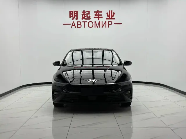 Hyundai Elantra — Фото автомобиля 3