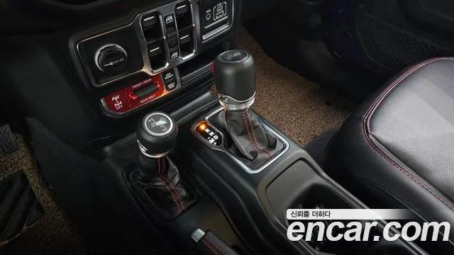 Jeep Wrangler — Фото автомобиля 12