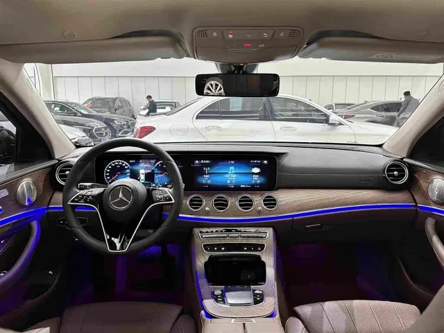 Mercedes-Benz E-Class — Фото автомобиля 18