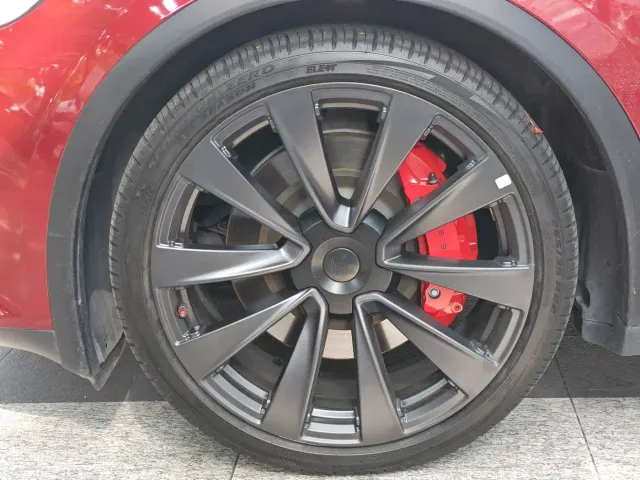 Tesla Model X — Фото автомобиля 16