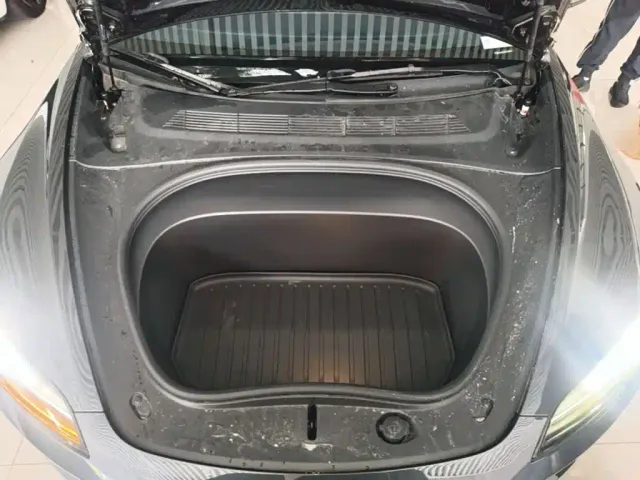 Tesla Model 3 — Фото автомобиля 19