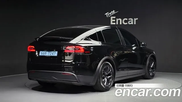 Tesla Model X — Фото автомобиля 2
