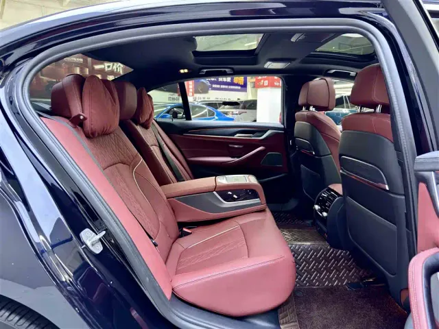 BMW 5 Series — Фото автомобиля 6