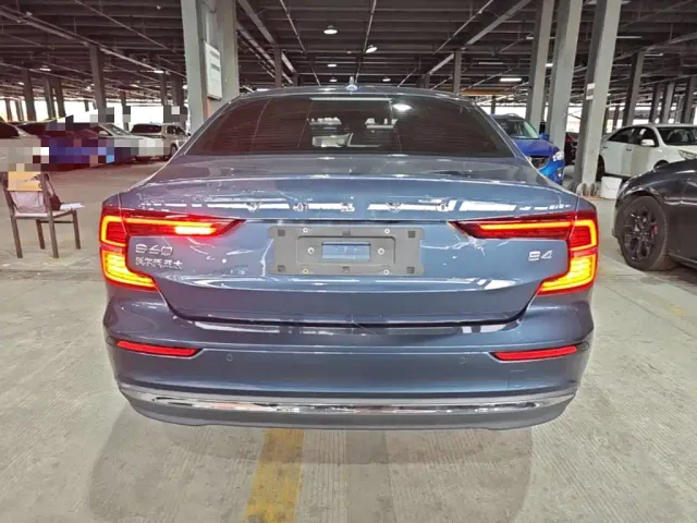 Volvo S60 — Фото автомобиля 5