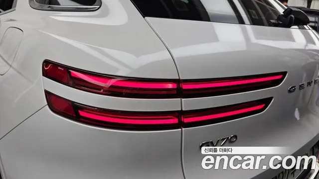 Genesis GV70 — Фото автомобиля 8