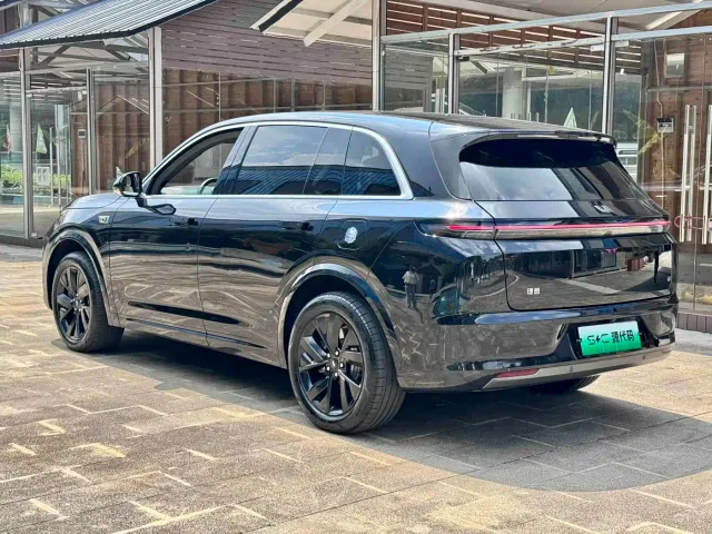 Li Auto L7 — Фото автомобиля 13