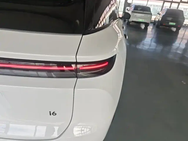 Li Auto i6 — Фото автомобиля 7