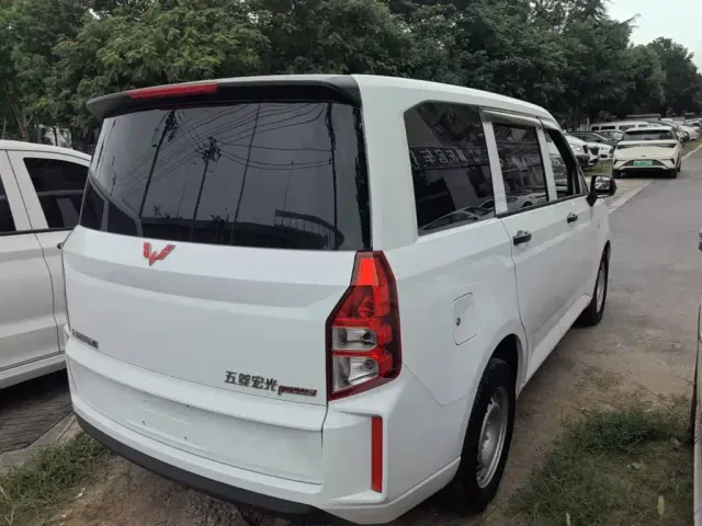 Wuling Hongguang Plus — Фото автомобиля 6