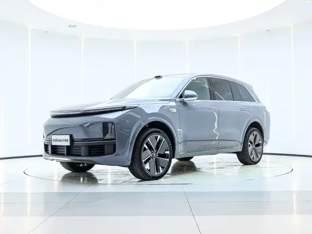 Li Auto L8 — Фото автомобиля 13