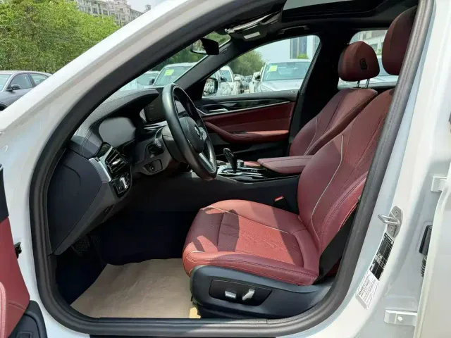BMW 5 Series — Фото автомобиля 12