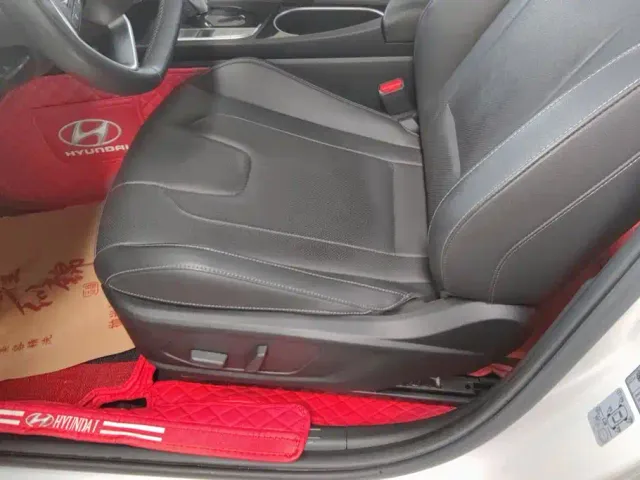 Hyundai Elantra — Фото автомобиля 9