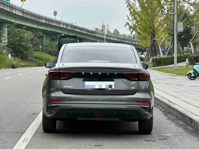Geely Emgrand — Фото автомобиля 4