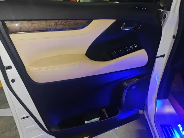Toyota Alphard — Фото автомобиля 7