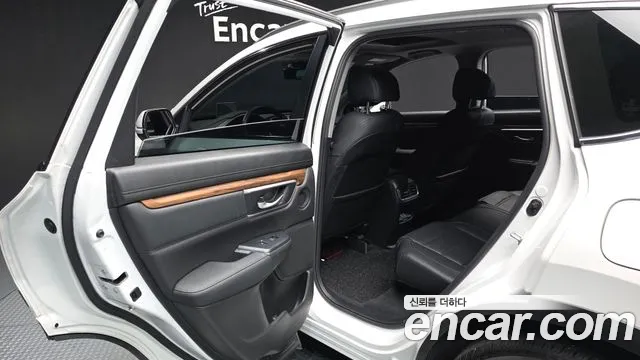 Honda CR-V Generation 5 — Фото автомобиля 26