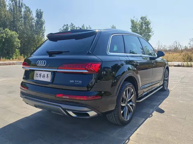 Audi Q7 — Фото автомобиля 16