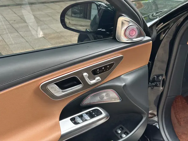 Mercedes-Benz E-Class — Фото автомобиля 11