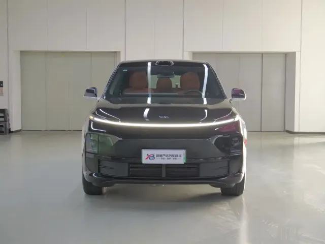 Li Auto L6 — Фото автомобиля 2