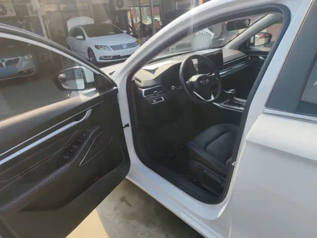 Geely Emgrand — Фото автомобиля 9