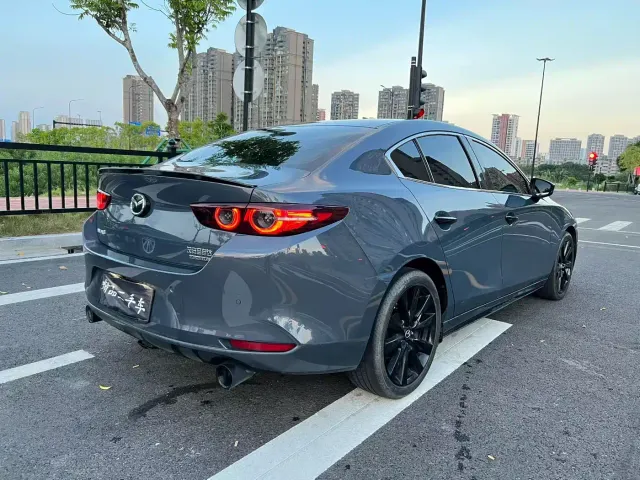Mazda Axela — Фото автомобиля 6