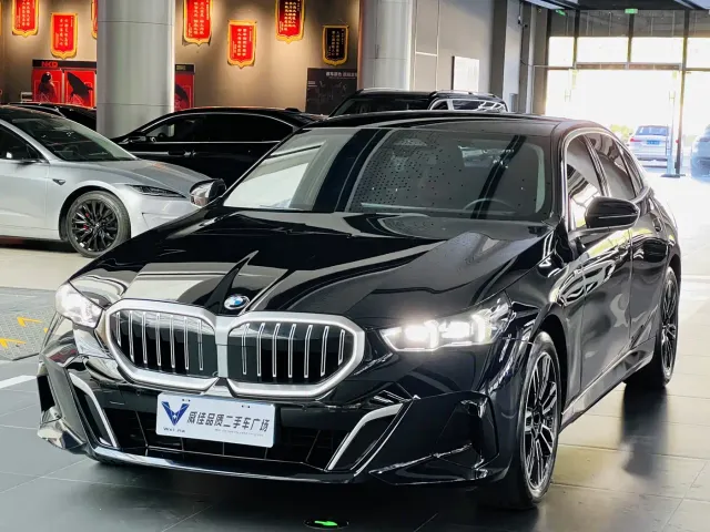 Фотография автомобиля — BMW 5 Series