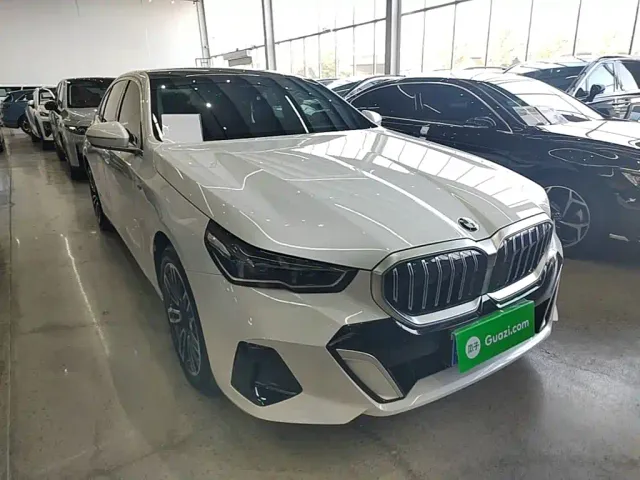 BMW 5 Series — Фото автомобиля 3