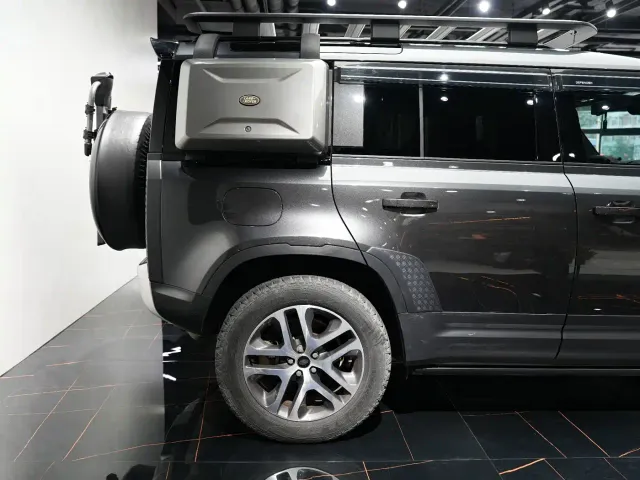 Land Rover Defender — Фото автомобиля 8