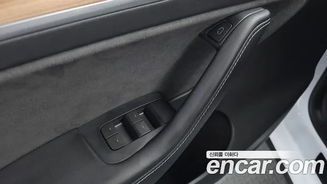 Tesla Model Y — Фото автомобиля 27