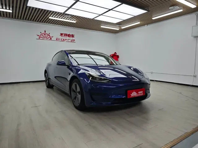 Tesla Model 3 — Фото автомобиля 2