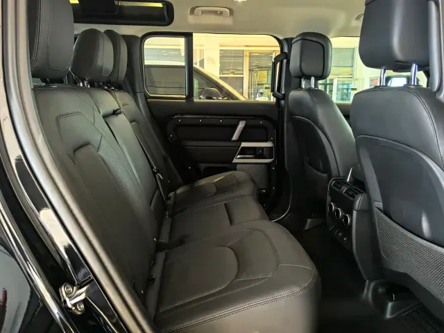 Land Rover Defender — Фото автомобиля 8